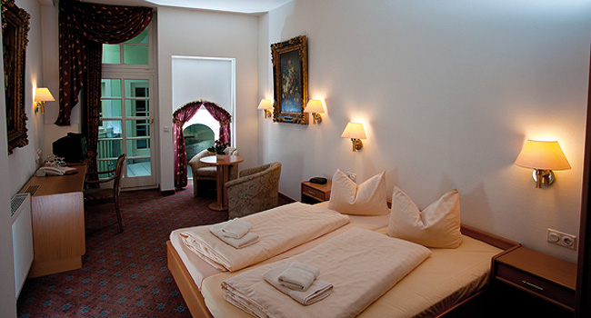 Unser Hotel mit seinen gemütlich eingerichteten Zimmern ist der ideale Ausgangspunkt für Ausflüge nach Dresden, Moritzburg oder in die Sächsische Schweiz.