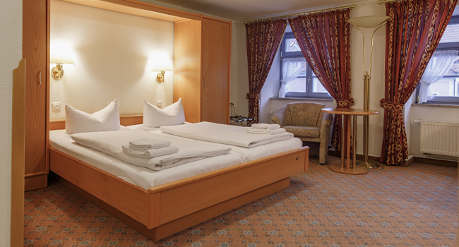 Unser Hotel mit seinen gemütlich eingerichteten Zimmern ist der ideale Ausgangspunkt für Ausflüge nach Dresden, Moritzburg oder in die Sächsische Schweiz.